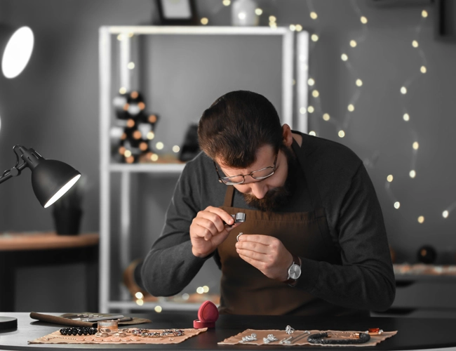 bijoux de créateurs et la personnalisation des pièces signées